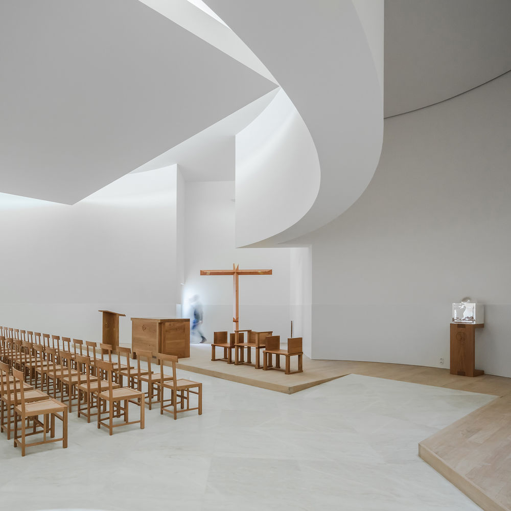 Saint-Jacques-de-la-Lande教堂，法国雷恩 / Álvaro Siza Vieira