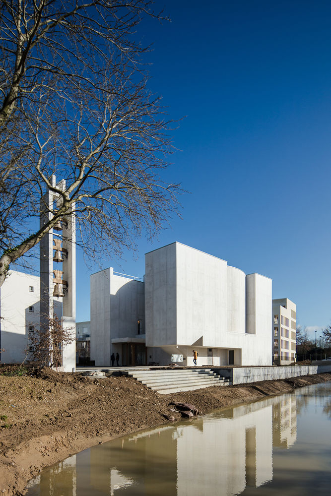 Saint-Jacques-de-la-Lande教堂，法国雷恩 / Álvaro Siza Vieira