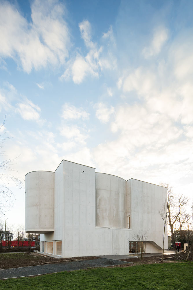 Saint-Jacques-de-la-Lande教堂，法国雷恩 / Álvaro Siza Vieira