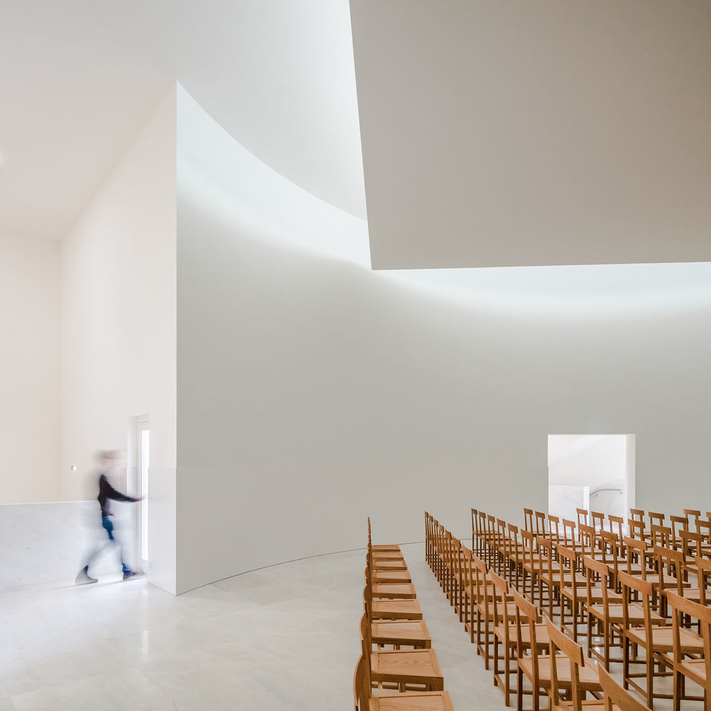 Saint-Jacques-de-la-Lande教堂，法国雷恩 / Álvaro Siza Vieira