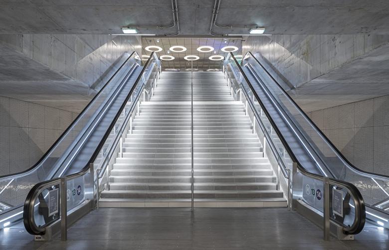 Niels Schubert Fotograf | BFF丨Metro Station Porte de Clichy丨法國