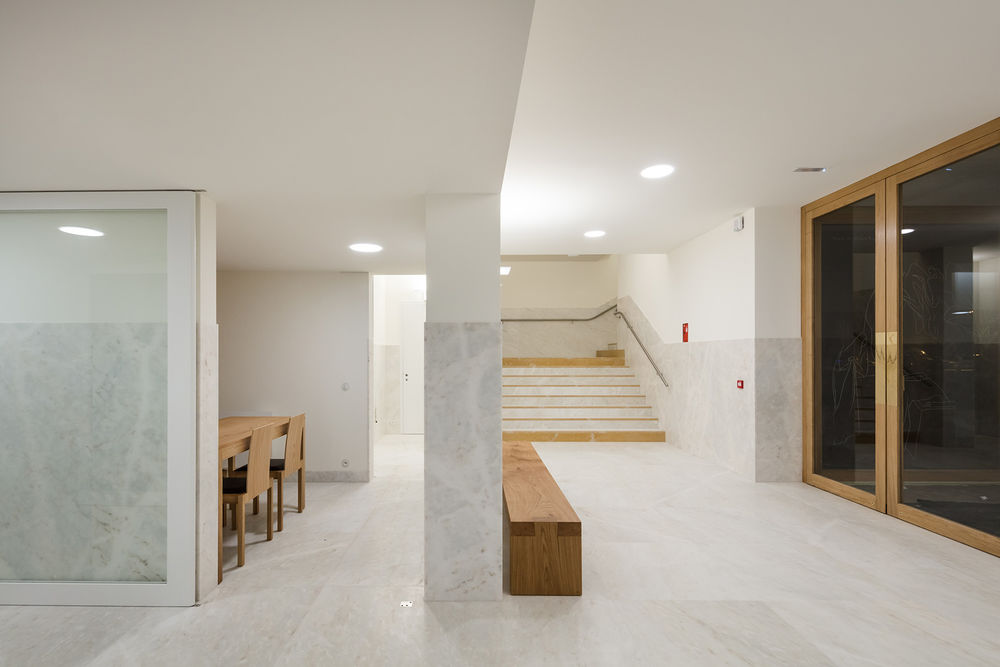 Saint-Jacques-de-la-Lande教堂，法国雷恩 / Álvaro Siza Vieira
