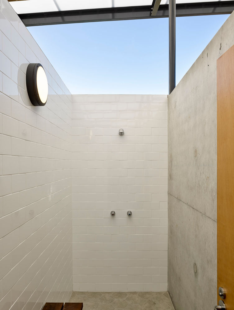 Habitat Recreation Centre / DFJ Architects