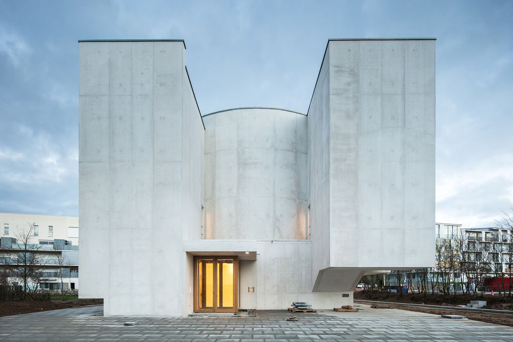 Saint-Jacques-de-la-Lande教堂，法国雷恩 / Álvaro Siza Vieira