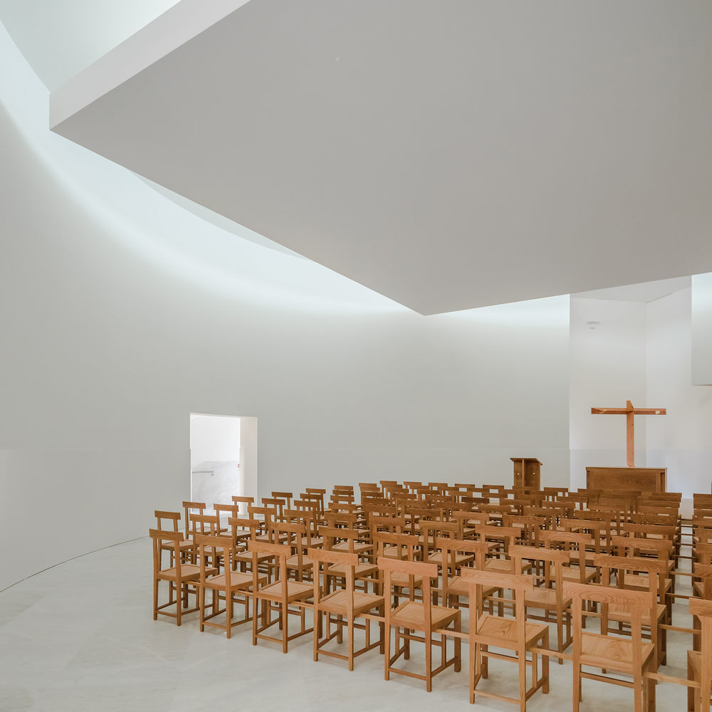 Saint-Jacques-de-la-Lande教堂，法国雷恩 / Álvaro Siza Vieira