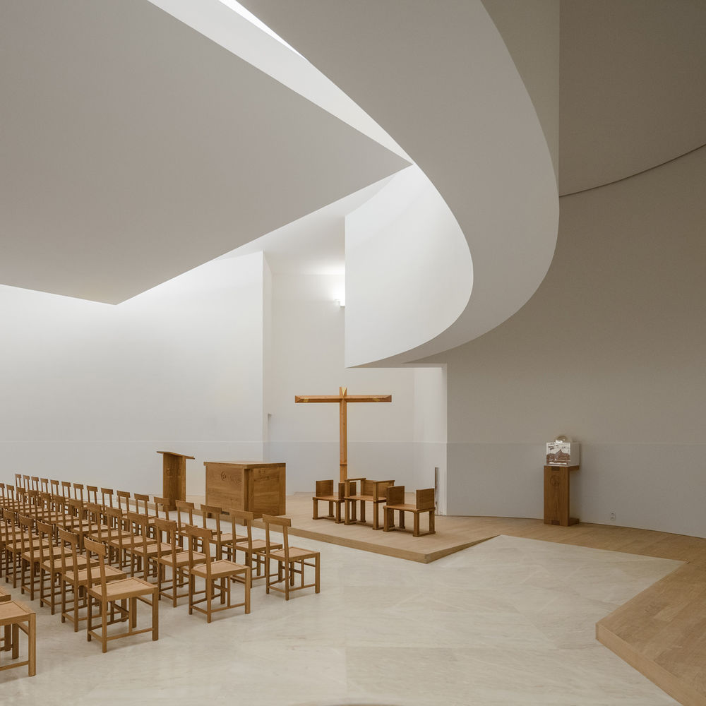 Saint-Jacques-de-la-Lande教堂，法国雷恩 / Álvaro Siza Vieira