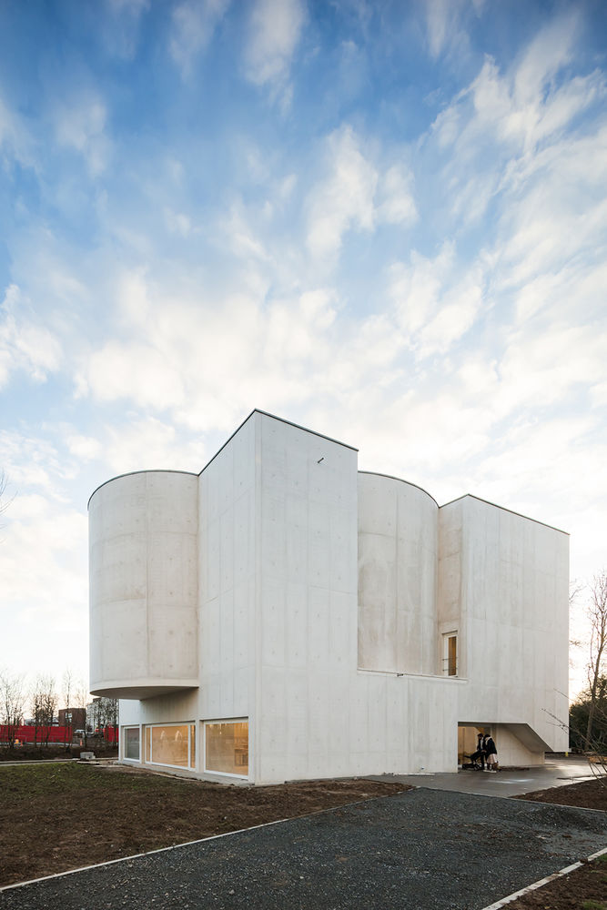 Saint-Jacques-de-la-Lande教堂，法国雷恩 / Álvaro Siza Vieira