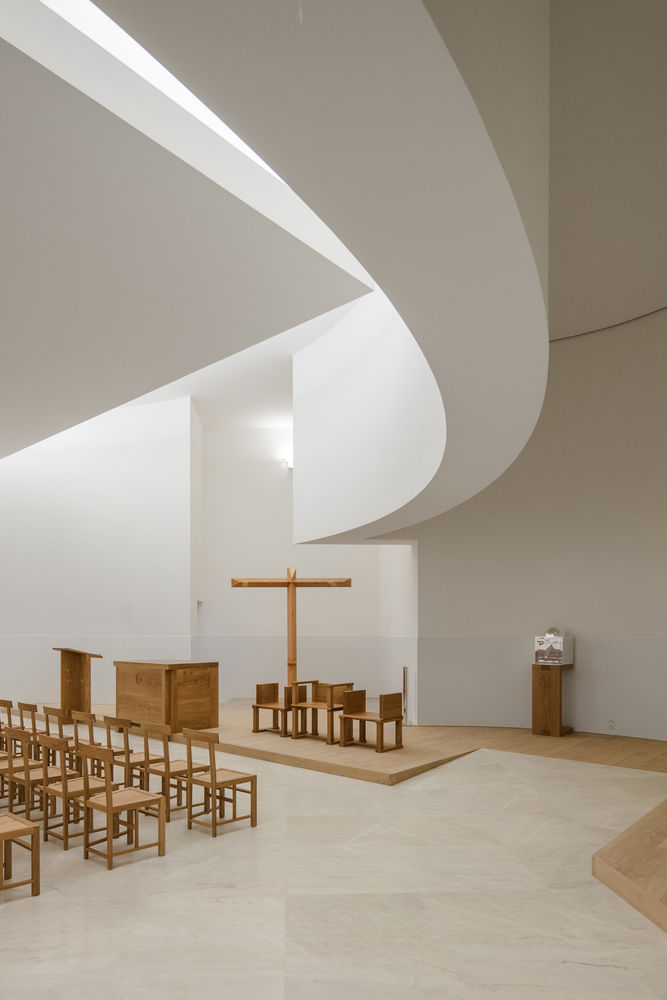 Saint-Jacques-de-la-Lande教堂，法国雷恩 / Álvaro Siza Vieira
