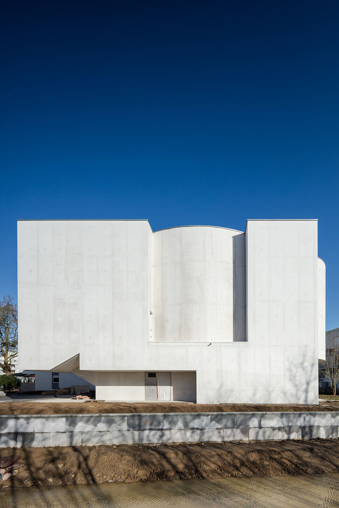 Saint-Jacques-de-la-Lande教堂，法国雷恩 / Álvaro Siza Vieira