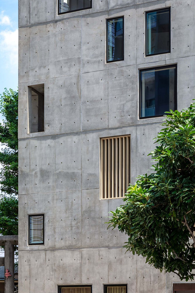 Florian Busch Architects 打造日本斜坡顶部的 NOBORI 大楼，向上攀爬的设计惊艳！