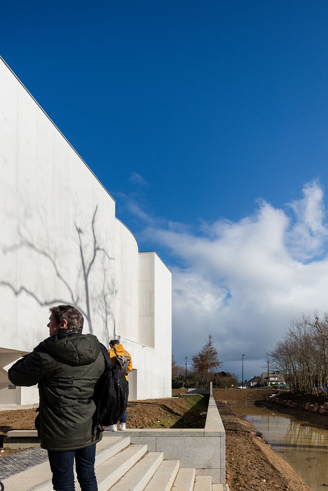 Saint-Jacques-de-la-Lande教堂，法国雷恩 / Álvaro Siza Vieira