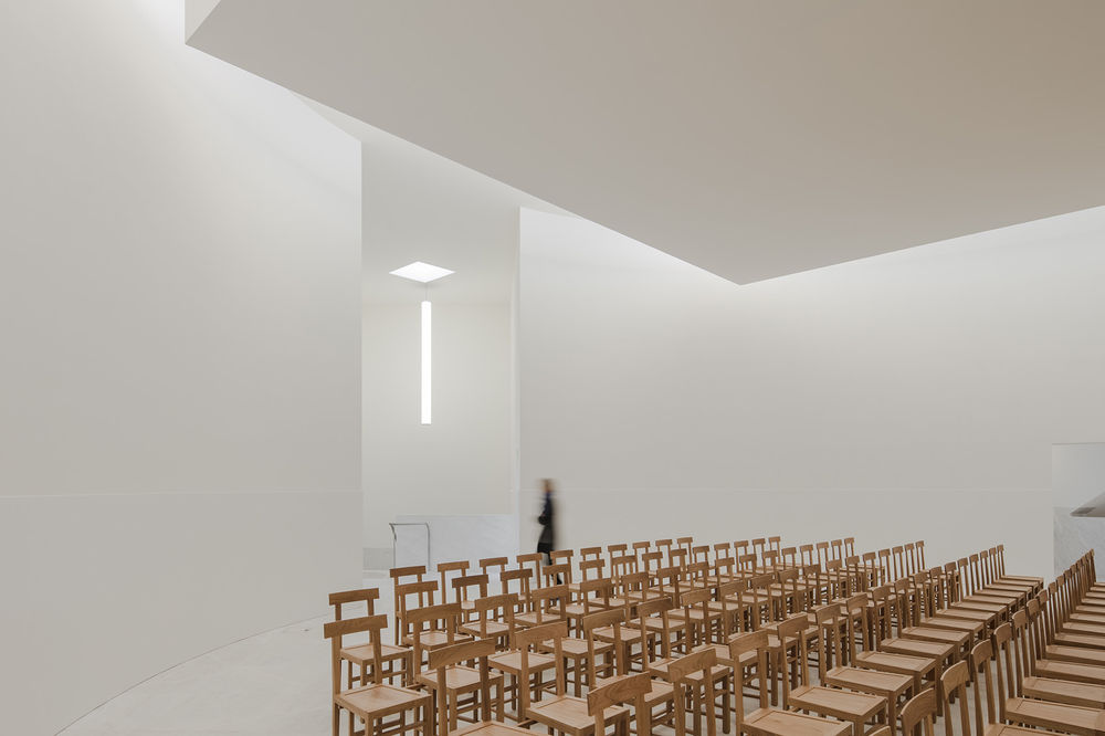 Saint-Jacques-de-la-Lande教堂，法国雷恩 / Álvaro Siza Vieira