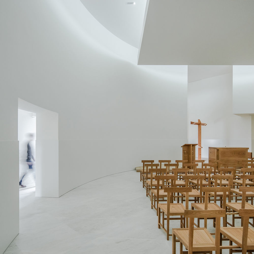 Saint-Jacques-de-la-Lande教堂，法国雷恩 / Álvaro Siza Vieira