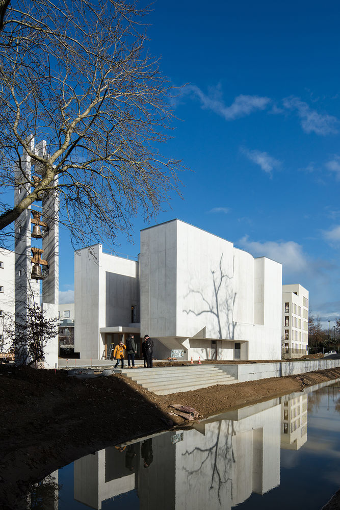 Saint-Jacques-de-la-Lande教堂，法国雷恩 / Álvaro Siza Vieira