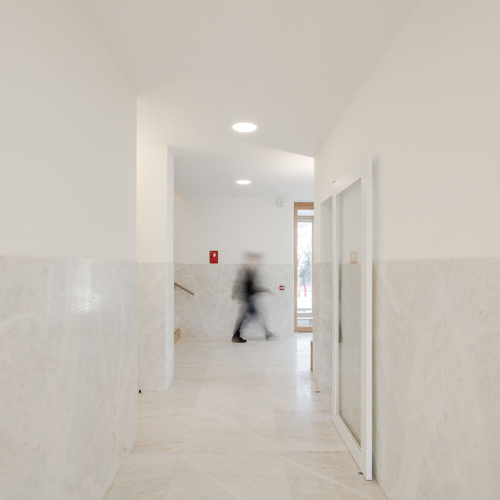 Saint-Jacques-de-la-Lande教堂，法国雷恩 / Álvaro Siza Vieira