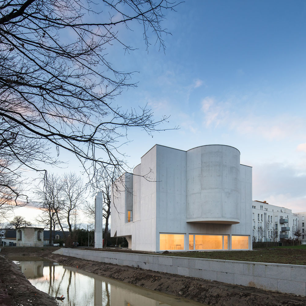 Saint-Jacques-de-la-Lande教堂，法国雷恩 / Álvaro Siza Vieira