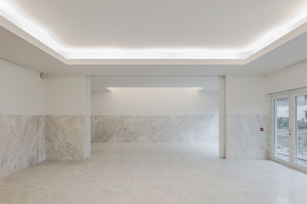 Saint-Jacques-de-la-Lande教堂，法国雷恩 / Álvaro Siza Vieira