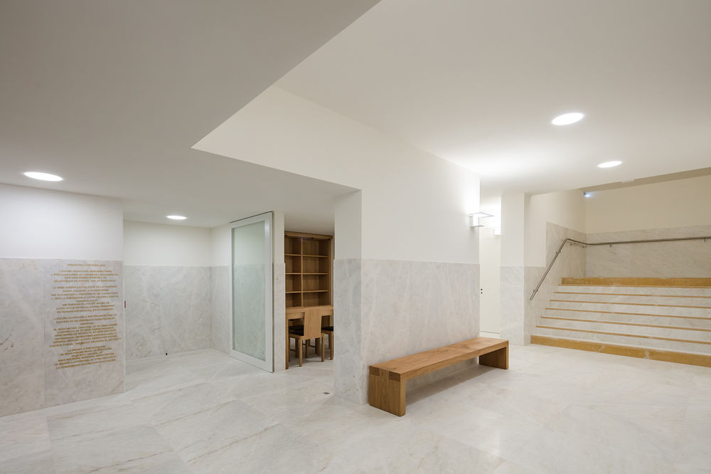 Saint-Jacques-de-la-Lande教堂，法国雷恩 / Álvaro Siza Vieira