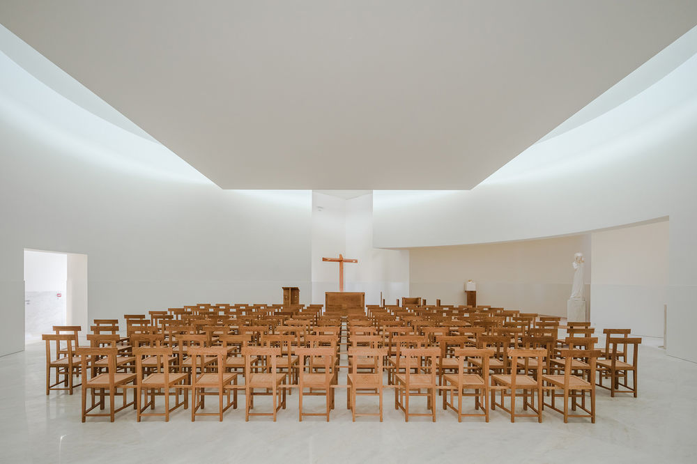 Saint-Jacques-de-la-Lande教堂，法国雷恩 / Álvaro Siza Vieira