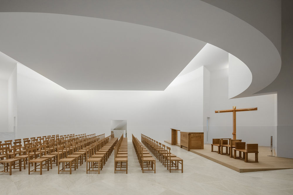 Saint-Jacques-de-la-Lande教堂，法国雷恩 / Álvaro Siza Vieira