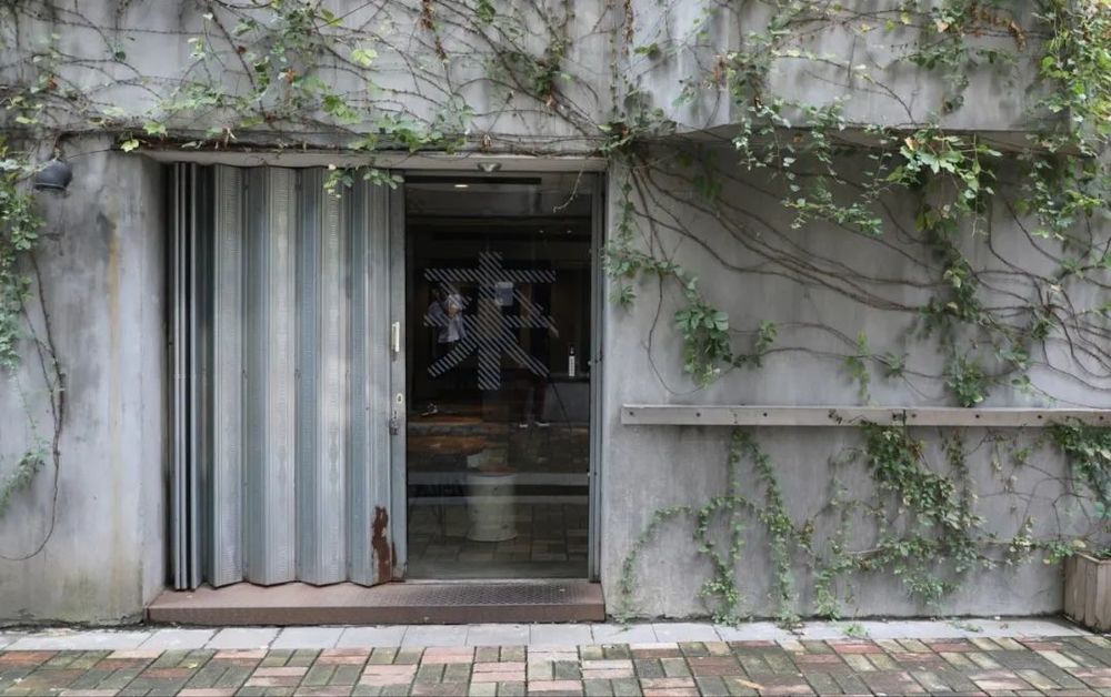 原味工业风，穿梭于社区的咖啡空间