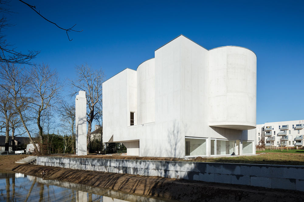 Saint-Jacques-de-la-Lande教堂，法国雷恩 / Álvaro Siza Vieira