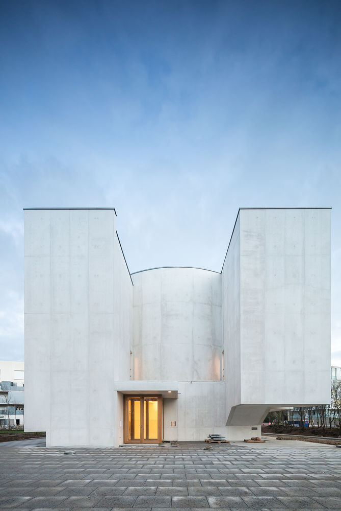 Saint-Jacques-de-la-Lande教堂，法国雷恩 / Álvaro Siza Vieira