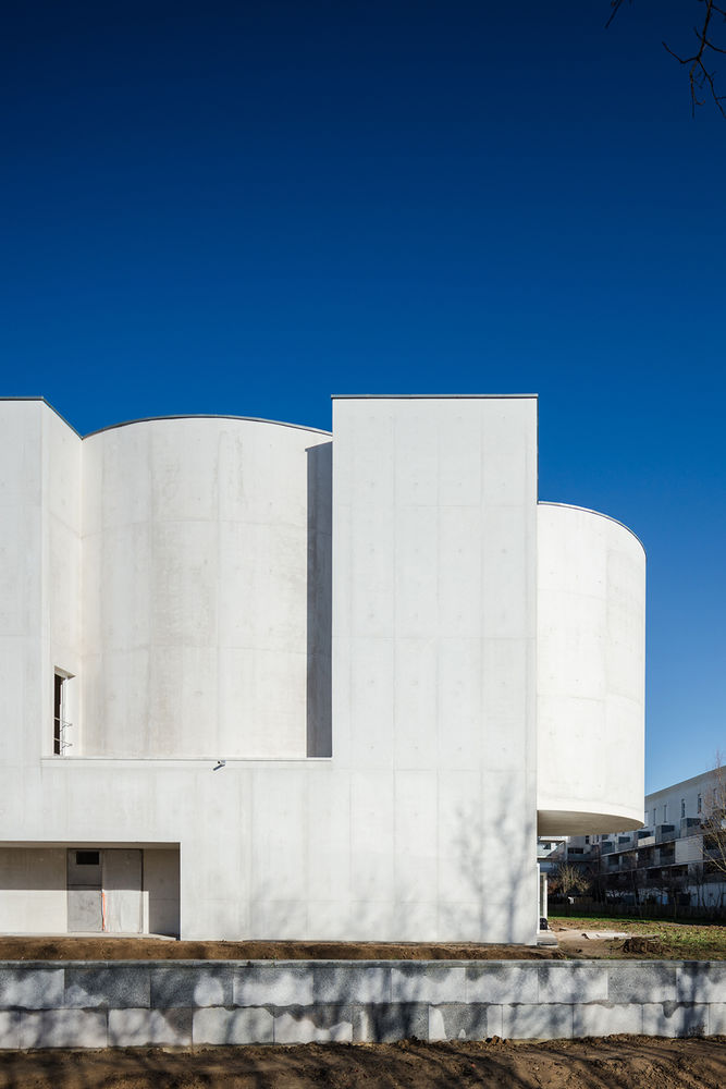 Saint-Jacques-de-la-Lande教堂，法国雷恩 / Álvaro Siza Vieira