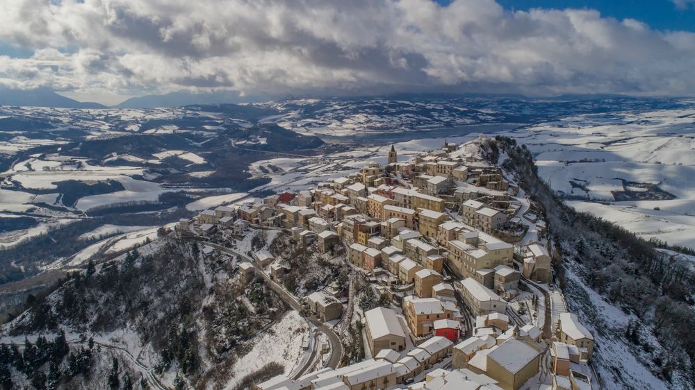意大利古村复兴，环保与艺术共生