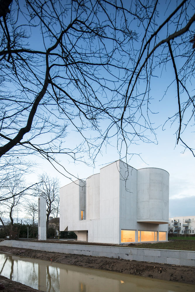 Saint-Jacques-de-la-Lande教堂，法国雷恩 / Álvaro Siza Vieira