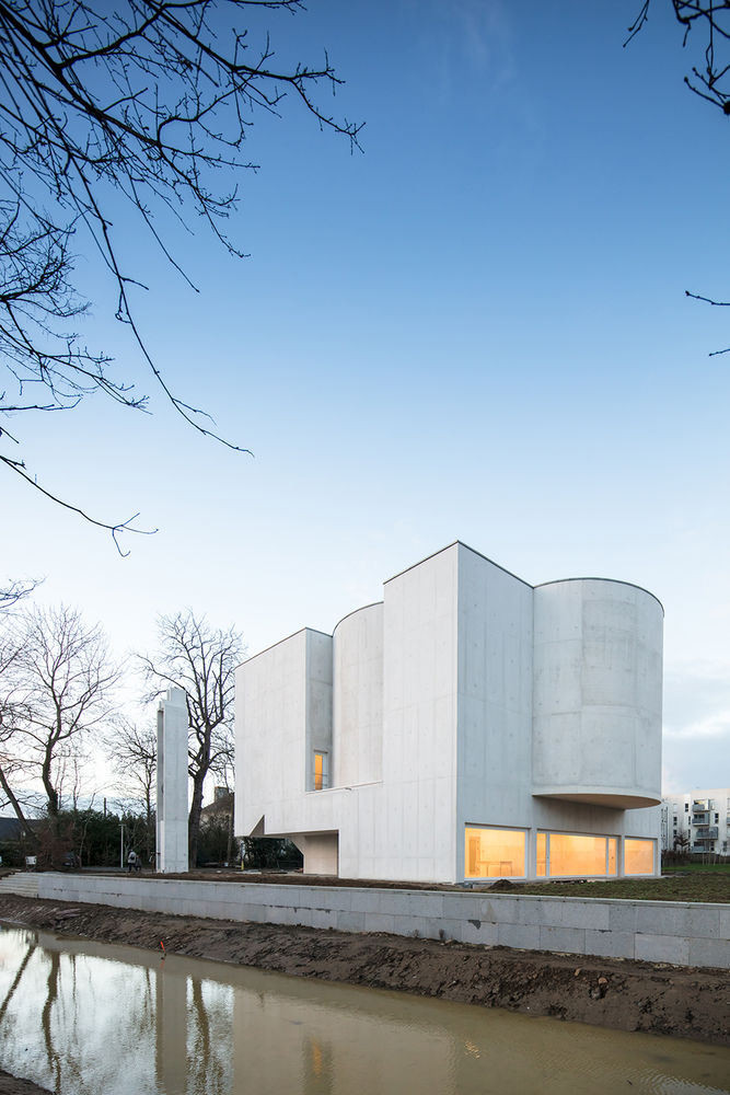 Saint-Jacques-de-la-Lande教堂，法国雷恩 / Álvaro Siza Vieira