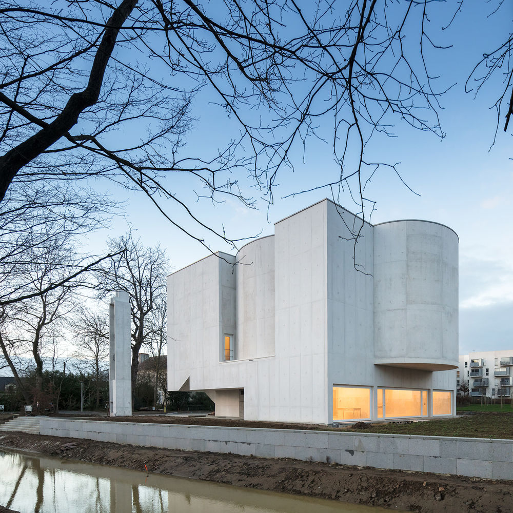 Saint-Jacques-de-la-Lande教堂，法国雷恩 / Álvaro Siza Vieira