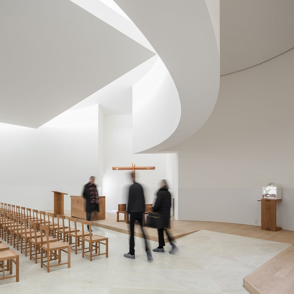 Saint-Jacques-de-la-Lande教堂，法国雷恩 / Álvaro Siza Vieira