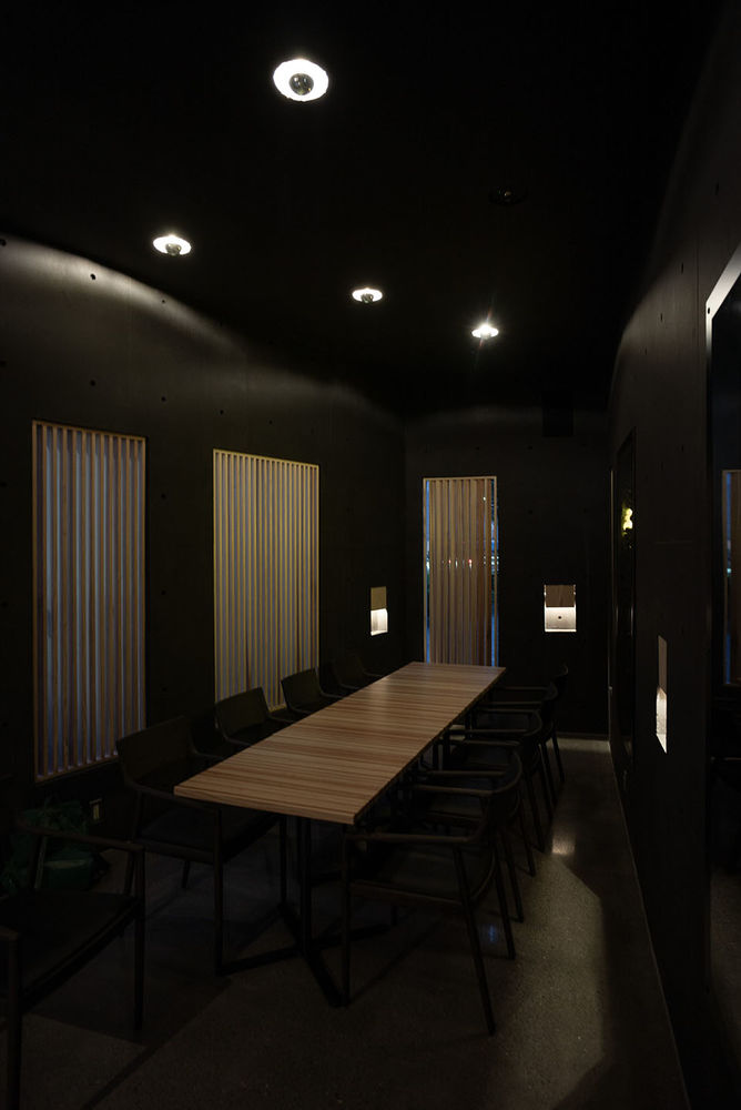 Florian Busch Architects 打造日本斜坡顶部的 NOBORI 大楼，向上攀爬的设计惊艳！