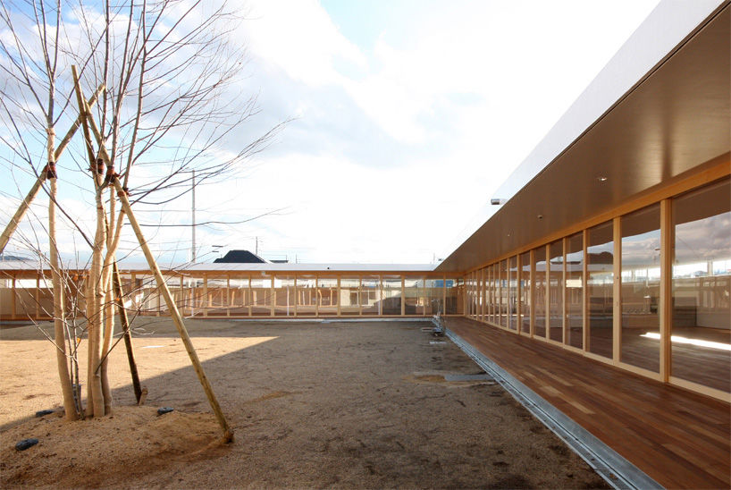 日本京都木津川保育园 | 以庭院为中心的儿童成长空间