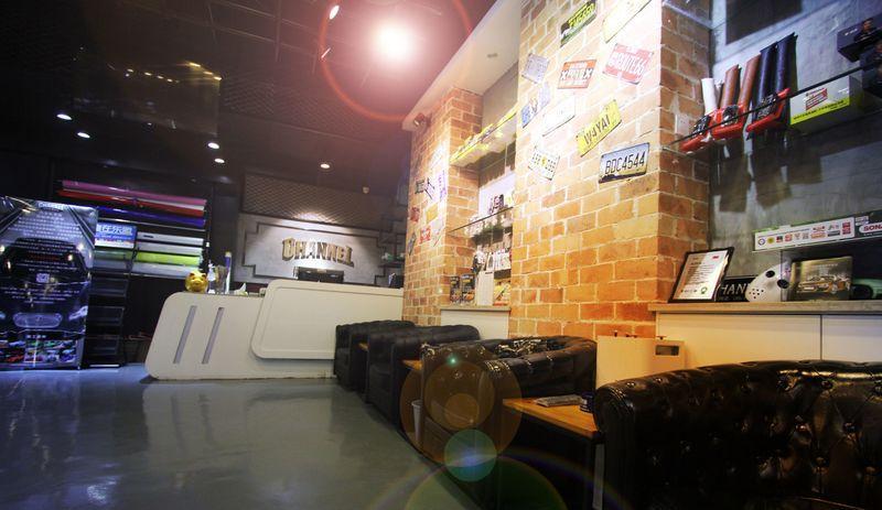 工业金属风CHINNAL汽车美容店，打造科技感视觉体验