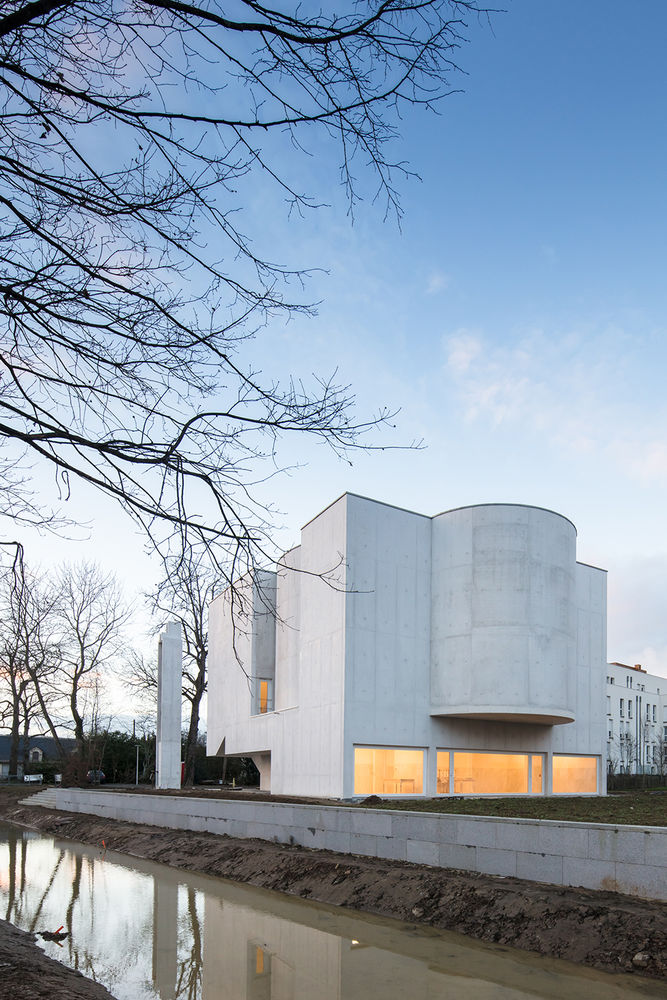 Saint-Jacques-de-la-Lande教堂，法国雷恩 / Álvaro Siza Vieira