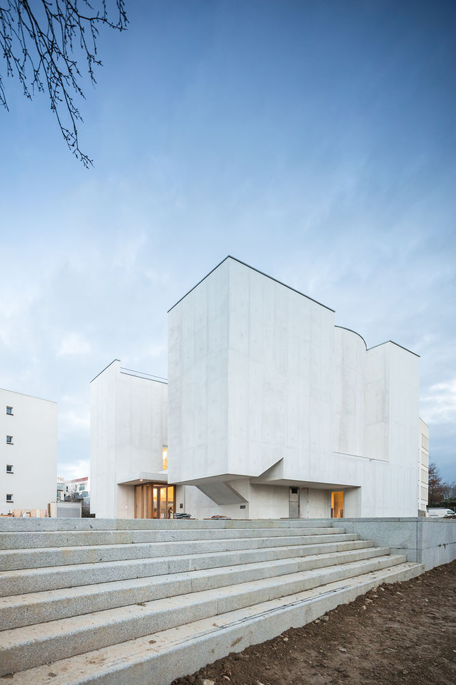Saint-Jacques-de-la-Lande教堂，法国雷恩 / Álvaro Siza Vieira