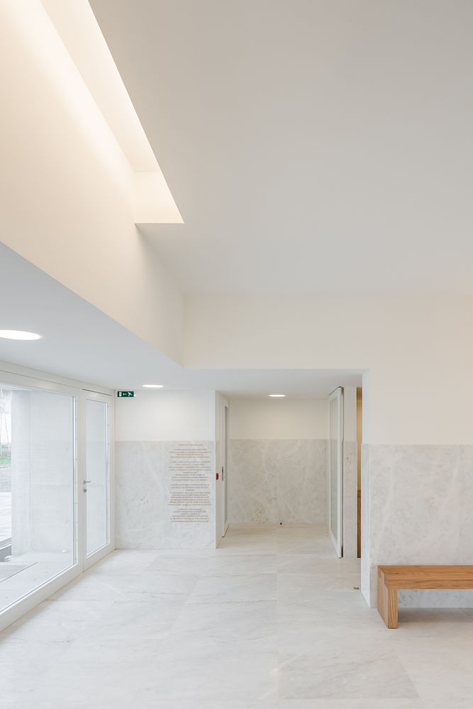 Saint-Jacques-de-la-Lande教堂，法国雷恩 / Álvaro Siza Vieira