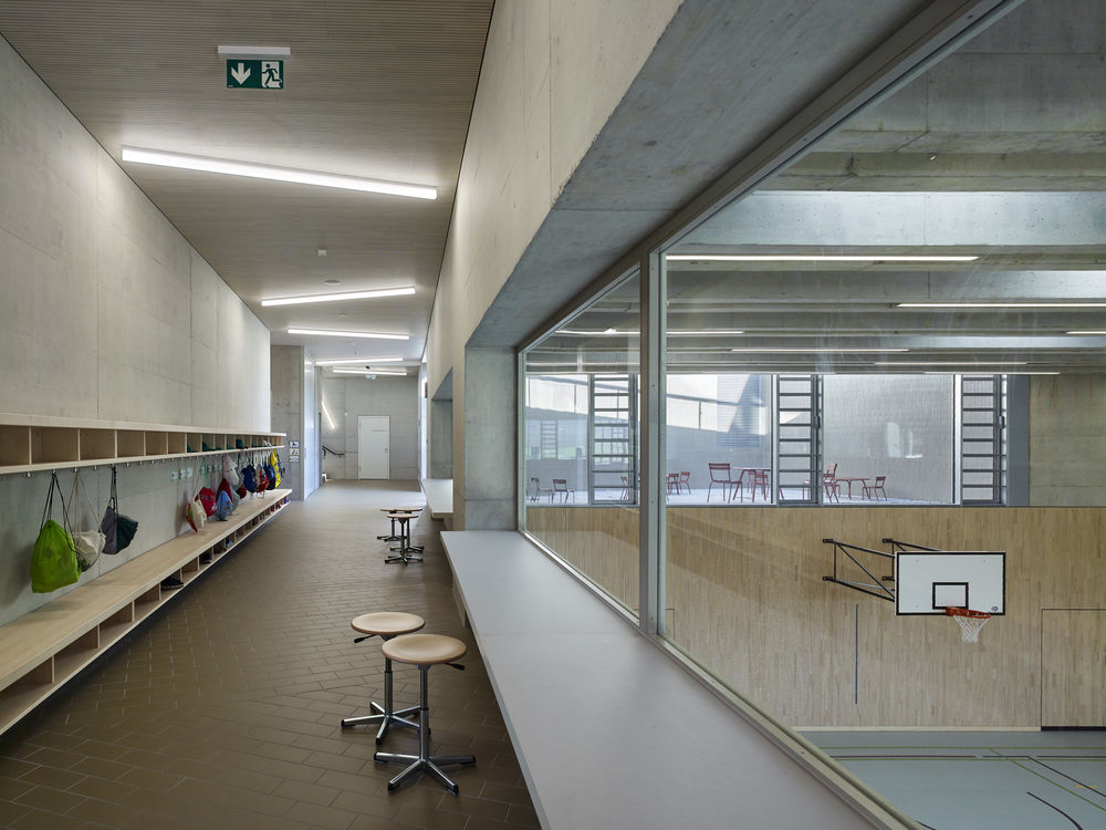 Niederwangen-Ried School and Sports Fields / Büning-Pfaue Kartmann Architekten