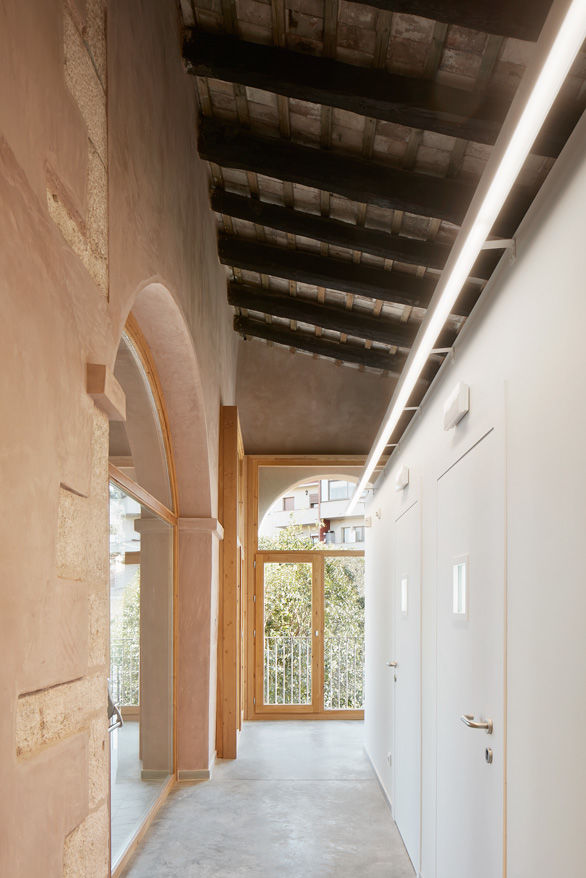 古老农舍改建而成的音乐学院 / BAMMP Arquitectes
