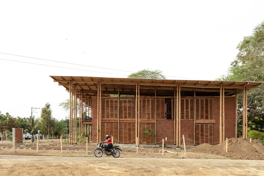Community Productive Development Center Las Tejedoras / Natura Futura Arquitectura + Juan Carlos Bamba