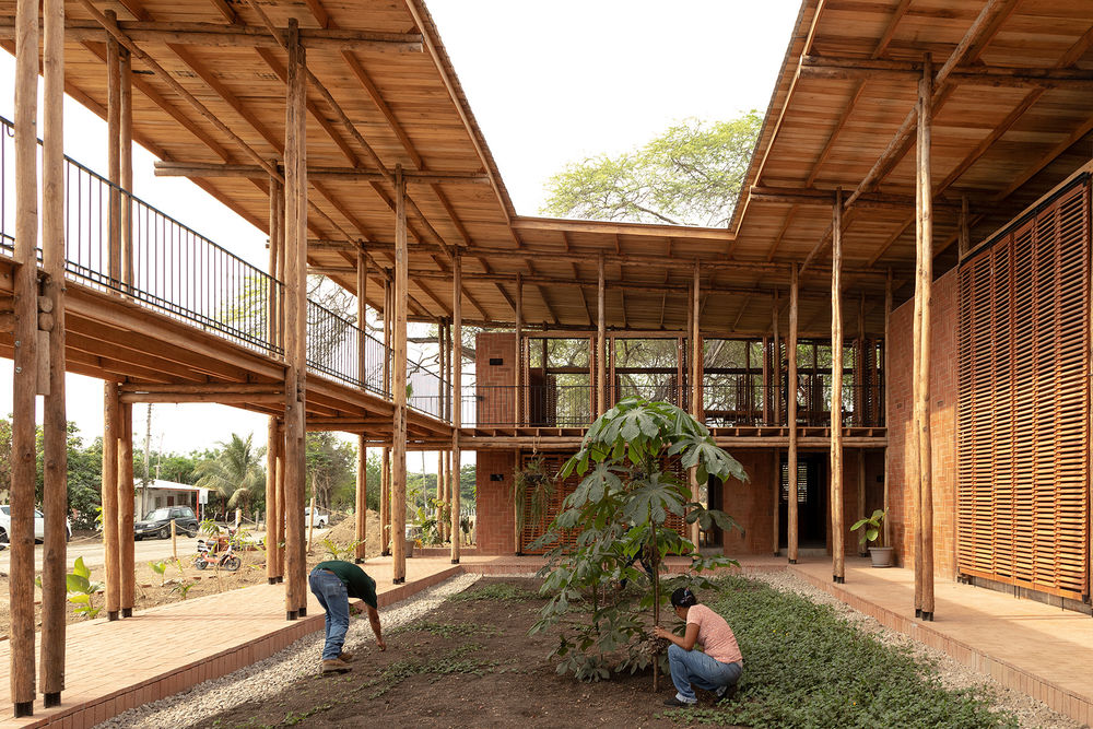 Community Productive Development Center Las Tejedoras / Natura Futura Arquitectura + Juan Carlos Bamba