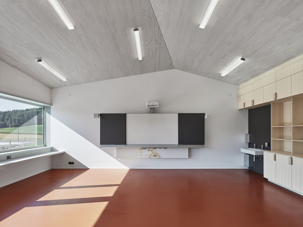 Niederwangen-Ried School and Sports Fields / Büning-Pfaue Kartmann Architekten