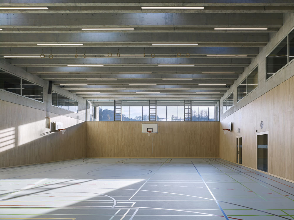 Niederwangen-Ried School and Sports Fields / Büning-Pfaue Kartmann Architekten