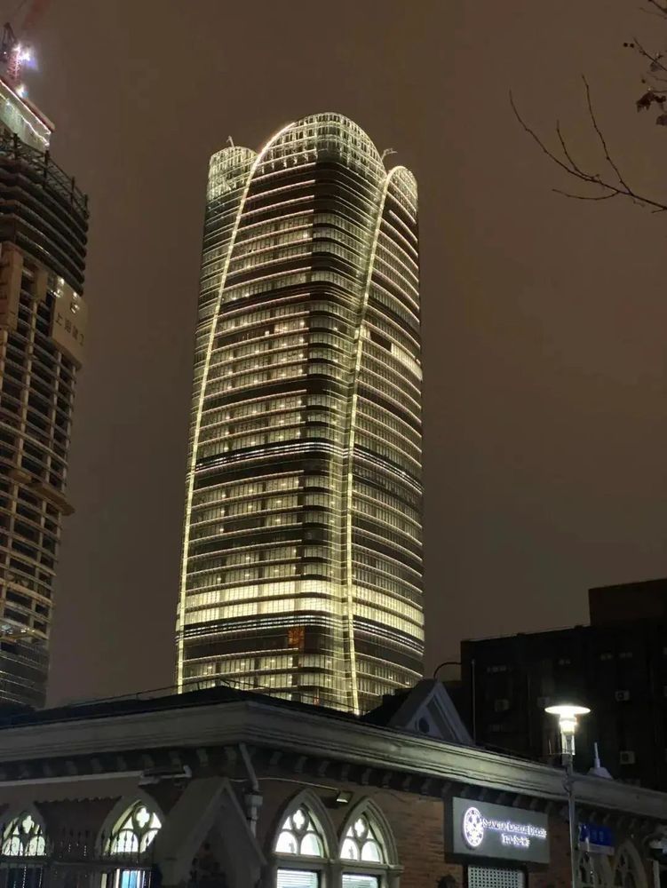 徐家汇中心 T1 塔楼竣工，现代设计风格成亮点