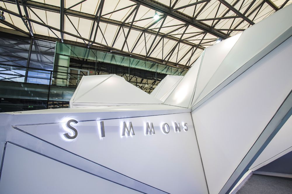 Simmons Bedding 2015 年家具展透明展位设计