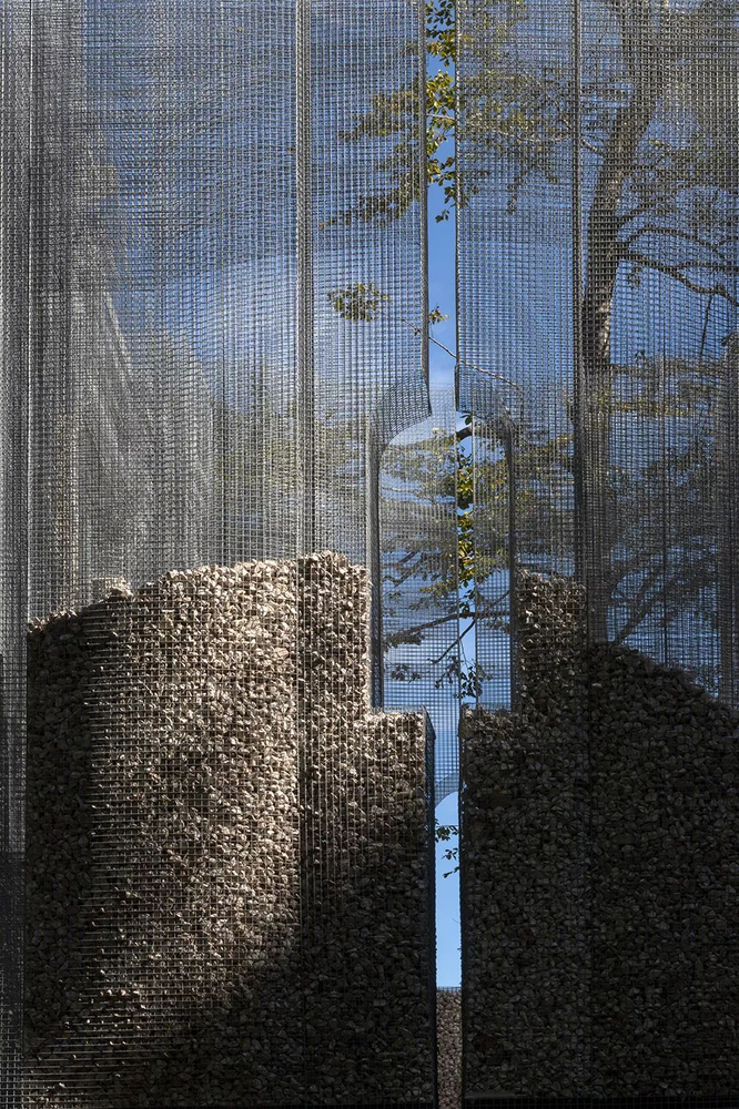 废墟中的共生之美——意大利艺术家 Edoardo Tresoldi 全新装置作品