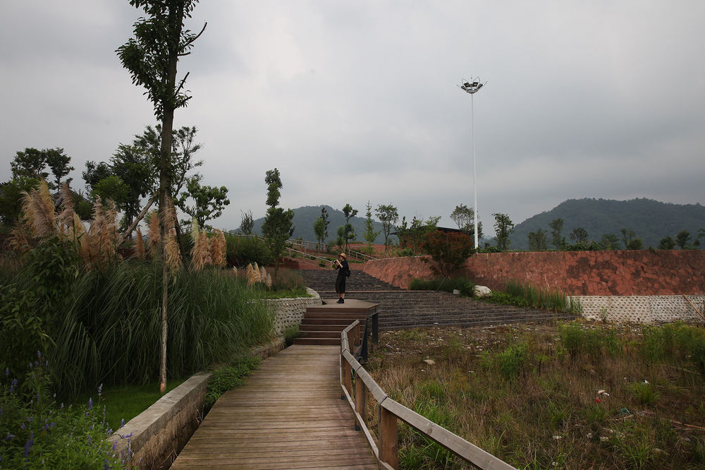 街子古镇梅驿广场与青鸾公园 | 山水画卷中的公共空间
