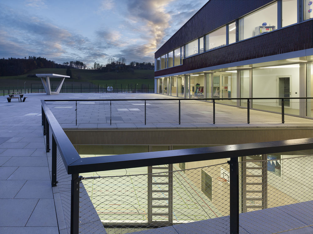 Niederwangen-Ried School and Sports Fields / Büning-Pfaue Kartmann Architekten